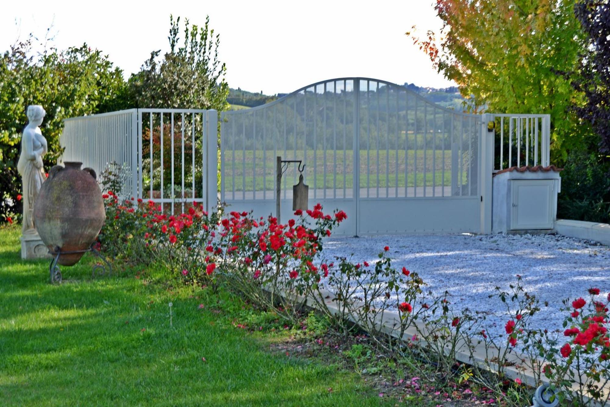 Cevoli Country Resort Lari Kültér fotó